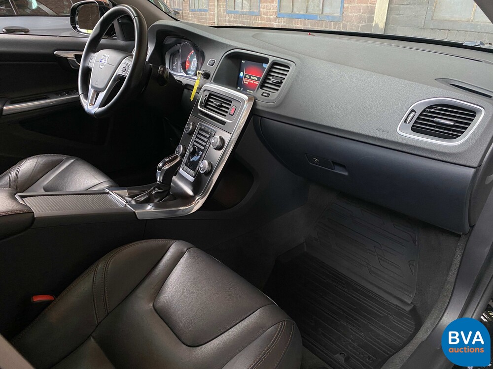 Volvo V60 2.5 T5 Cross Country 253 PS 2016, P-567-KV.
