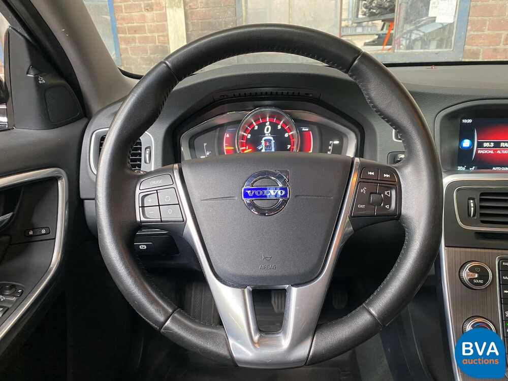 Volvo V60 2.5 T5 Cross Country 253 PS 2016, P-567-KV.