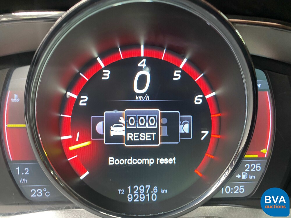 Volvo V60 2.5 T5 Cross Country 253 PS 2016, P-567-KV.