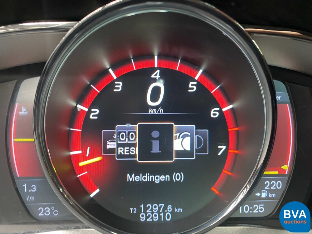 Volvo V60 2.5 T5 Cross Country 253 PS 2016, P-567-KV.