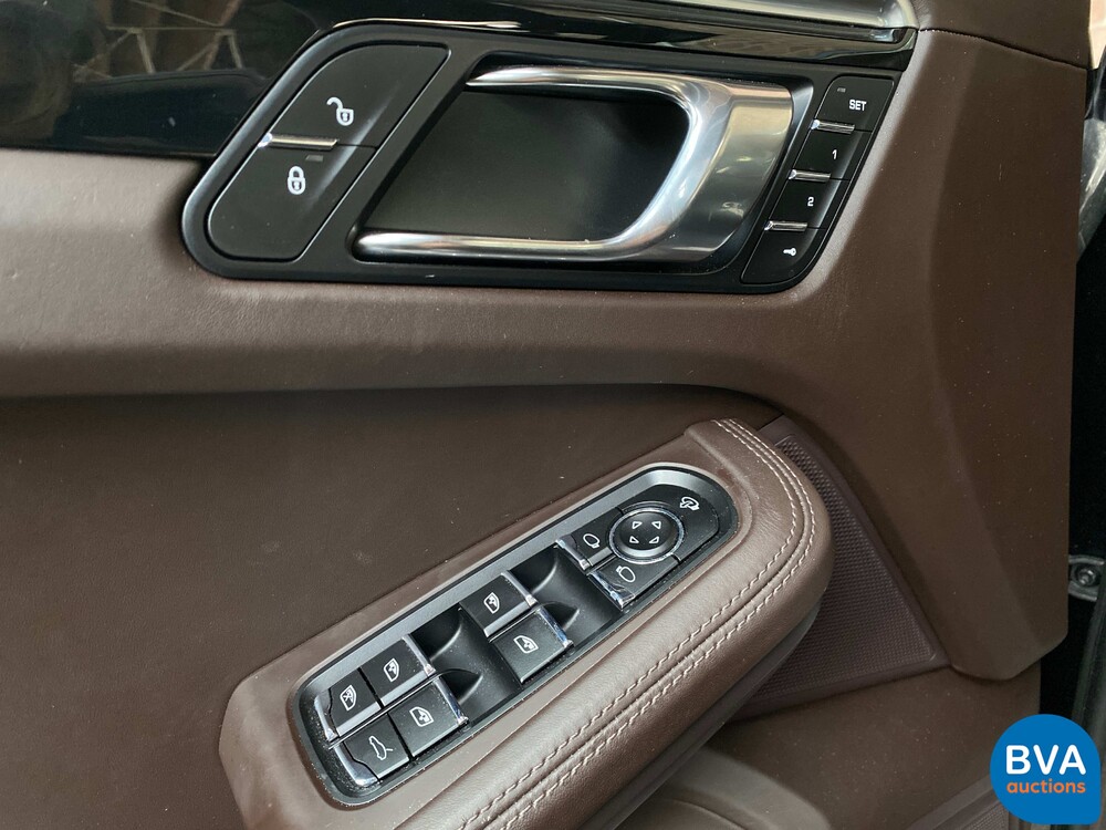 Porsche Macan 2.0 SportChrono 252pk 2016 -Org. NL-, KN-374-H.