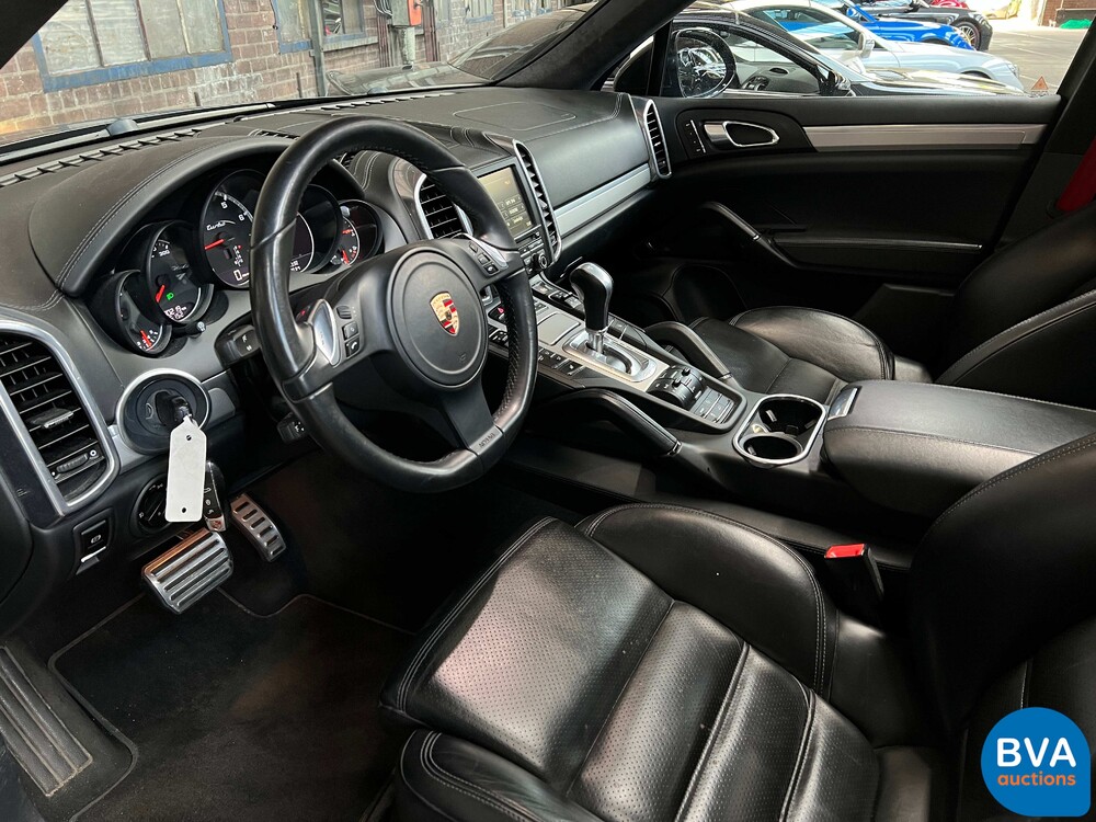 Porsche Cayenne 4.8 Turbo 500 PS 2012, 71-ZVF-9.