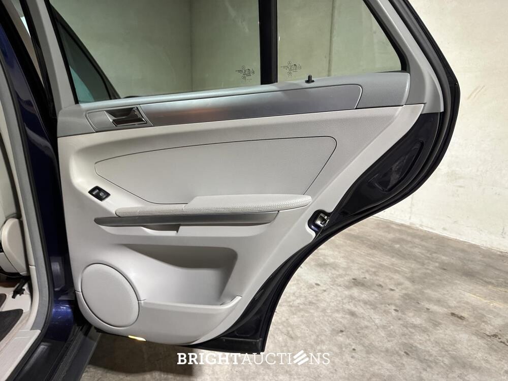 Mercedes-Benz ML500 5.0 V8 306pk 2006 M-klasse, K-267-VB Youngtimer