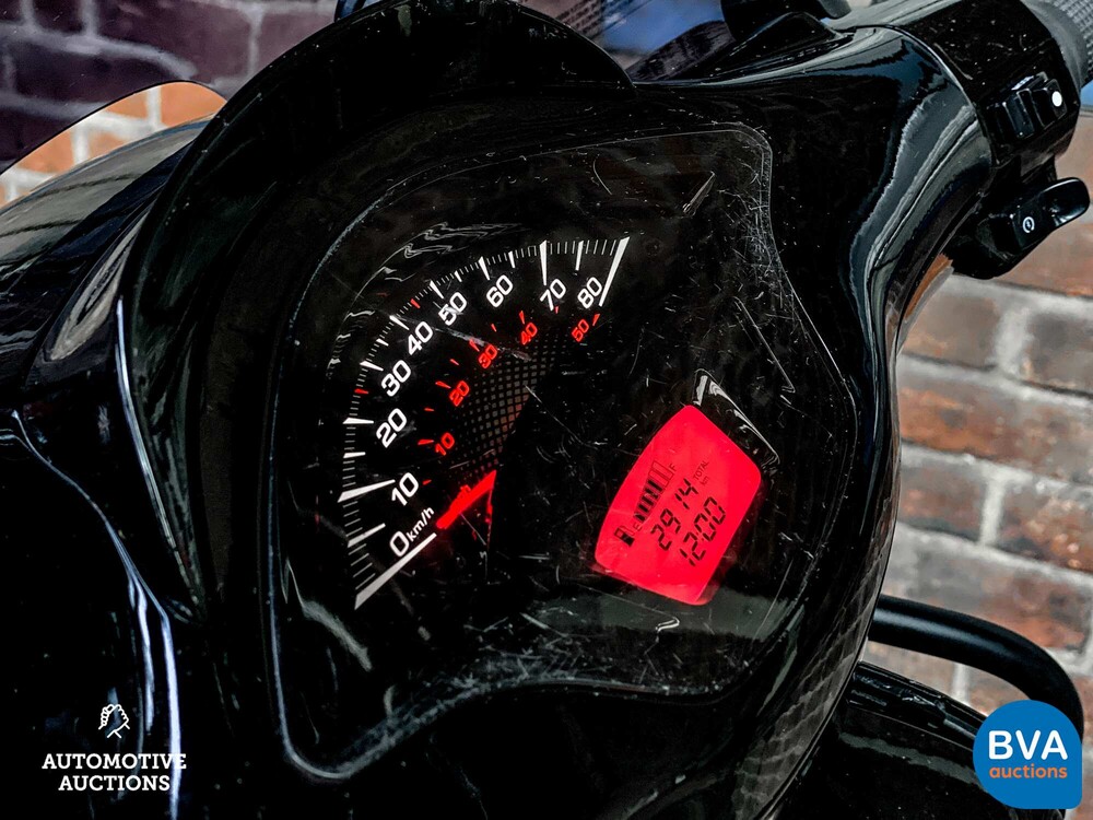 *BLACK on BLACK* Piaggio Vespa Sprint FULL OPTION, DLX-34-T