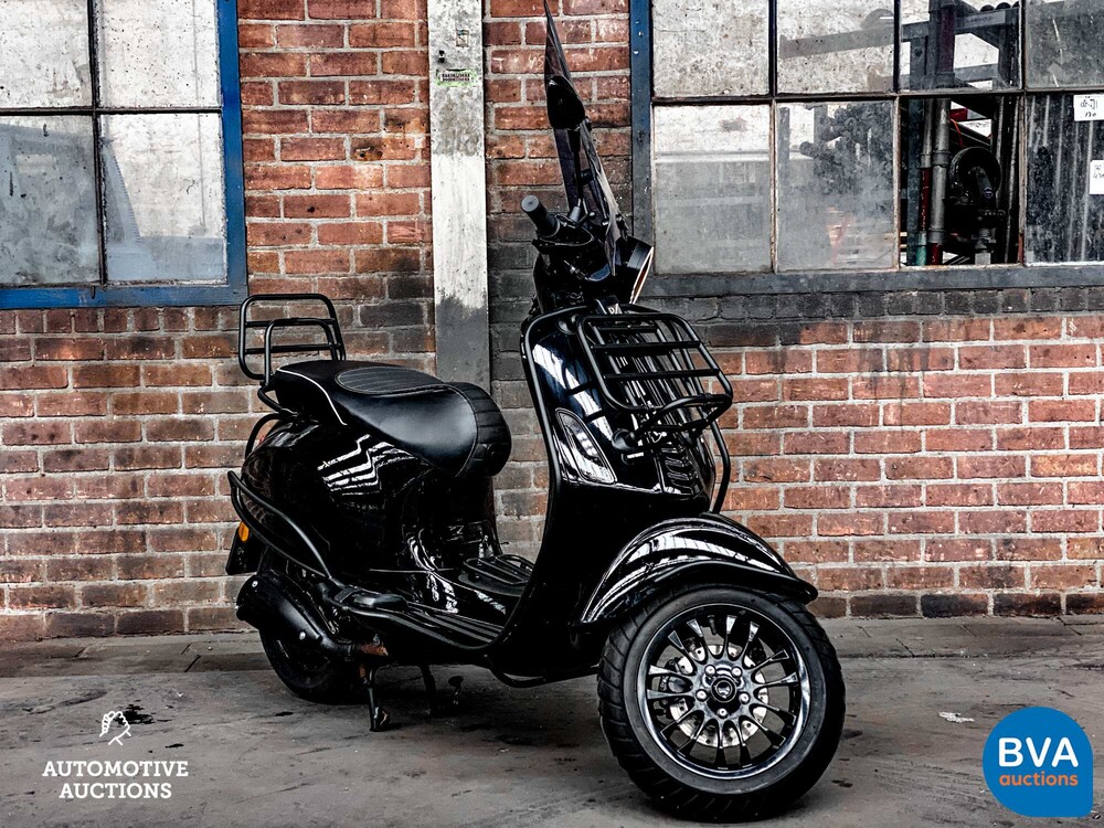 *BLACK on BLACK* Piaggio Vespa Sprint FULL OPTION, DLX-34-T