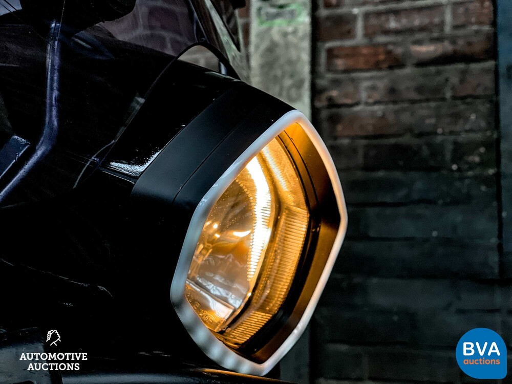 *BLACK on BLACK* Piaggio Vespa Sprint FULL OPTION, DLX-34-T