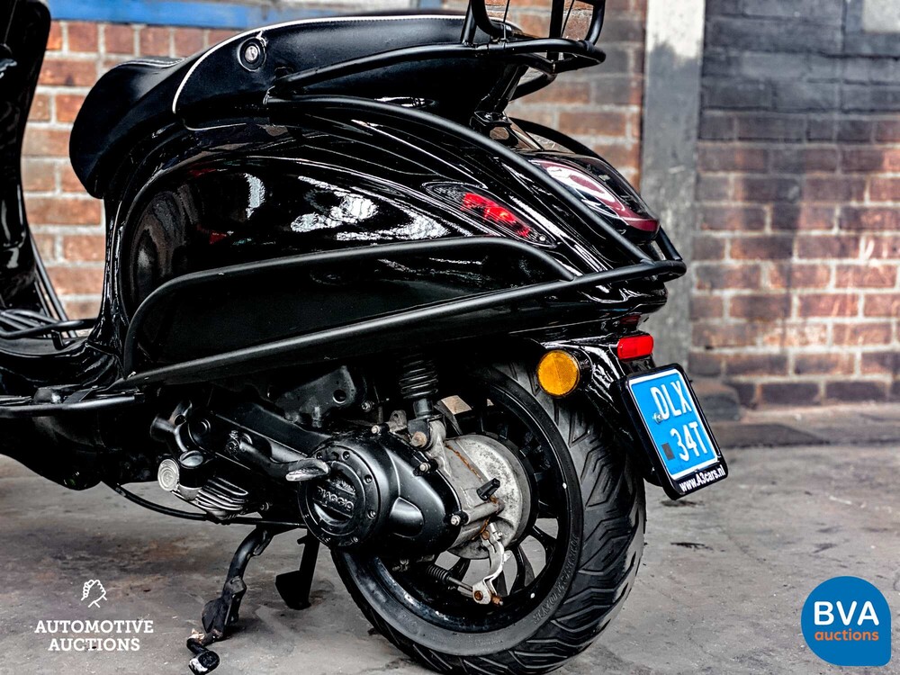 *BLACK on BLACK* Piaggio Vespa Sprint FULL OPTION, DLX-34-T
