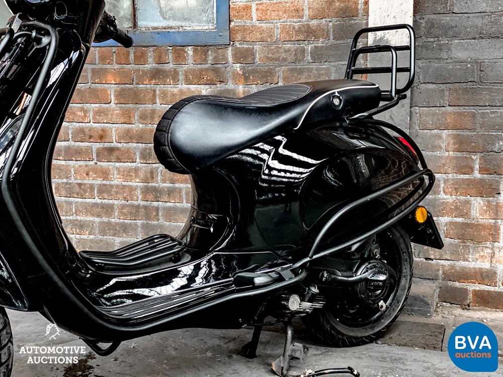 *BLACK on BLACK* Piaggio Vespa Sprint FULL OPTION, DLX-34-T