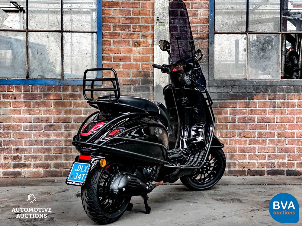 *BLACK on BLACK* Piaggio Vespa Sprint FULL OPTION, DLX-34-T