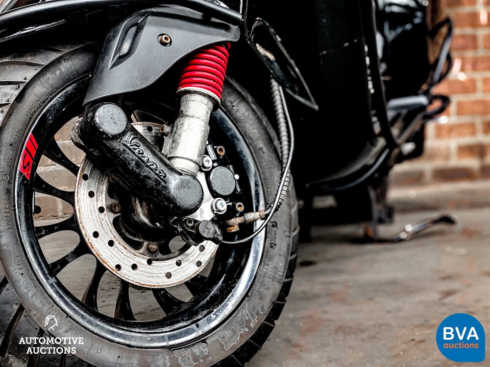 *BLACK on BLACK* Piaggio Vespa Sprint FULL OPTION, DLX-34-T