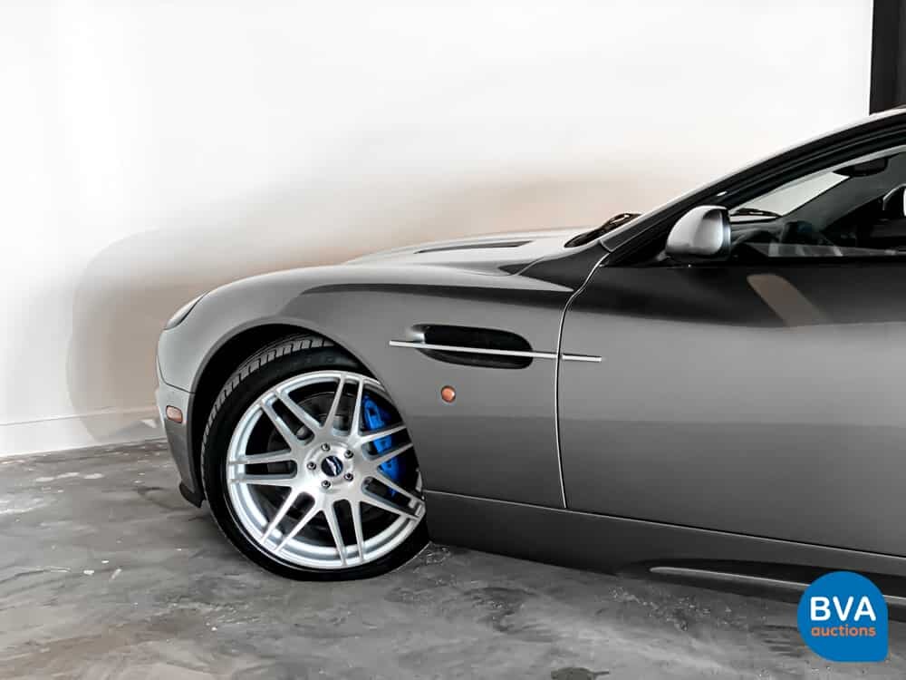 Aston Martin Vanquish 5.9 V12 466 PS 2003.