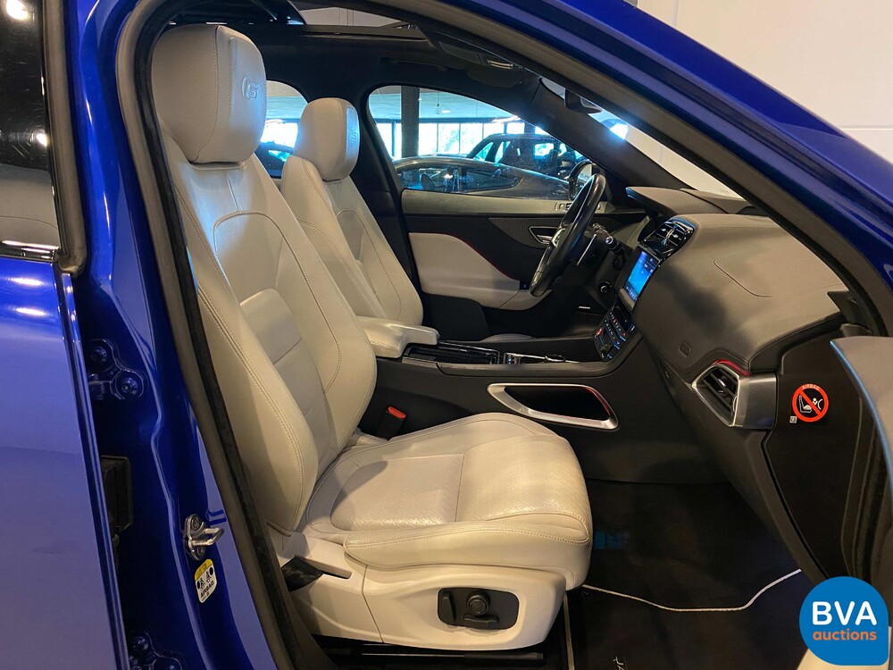 Jaguar F Pace 3.0S 30d AWD 300PS 2016 -Org. NL-, JR-370-K.