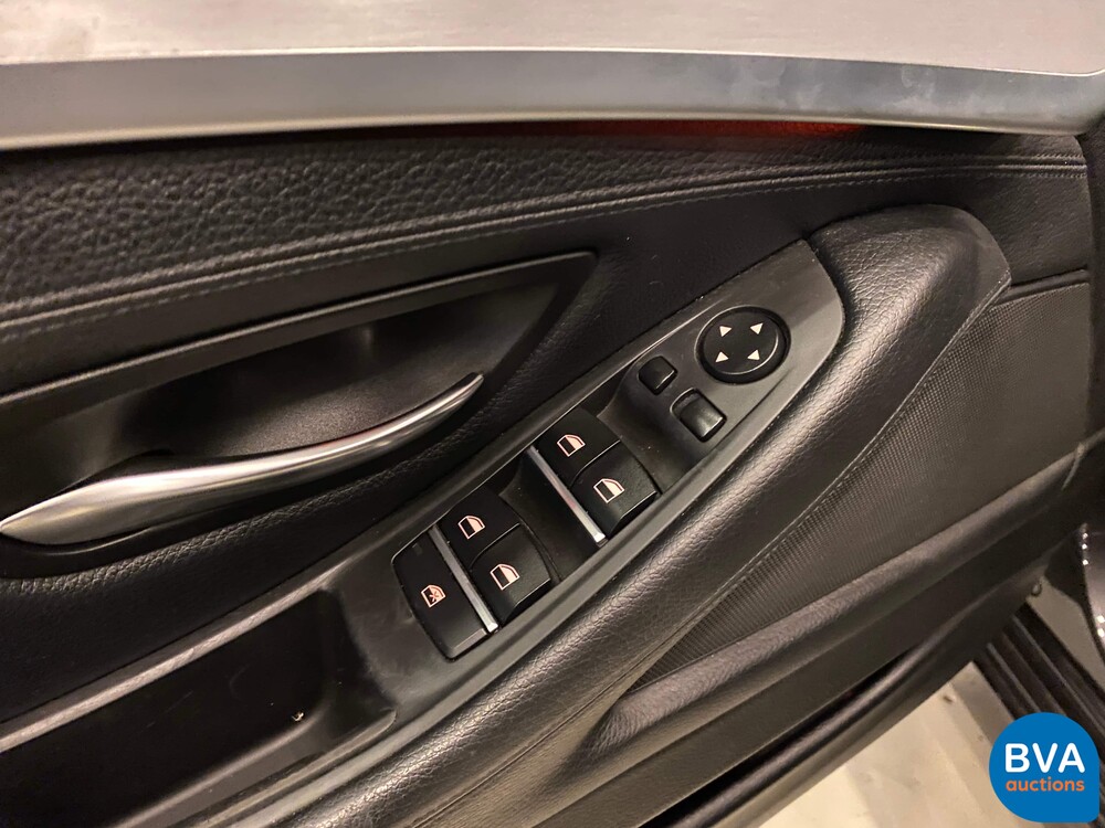 BMW 520i Touring M-Sport High Executive 5er 184pk 2012, TZ-432-N.