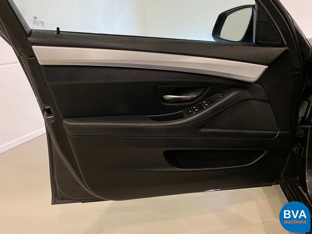 BMW 520i Touring M-Sport High Executive 5er 184pk 2012, TZ-432-N.