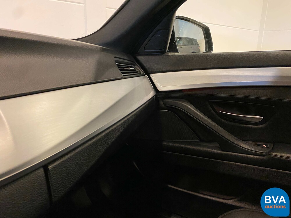 BMW 520i Touring M-Sport High Executive 5er 184pk 2012, TZ-432-N.