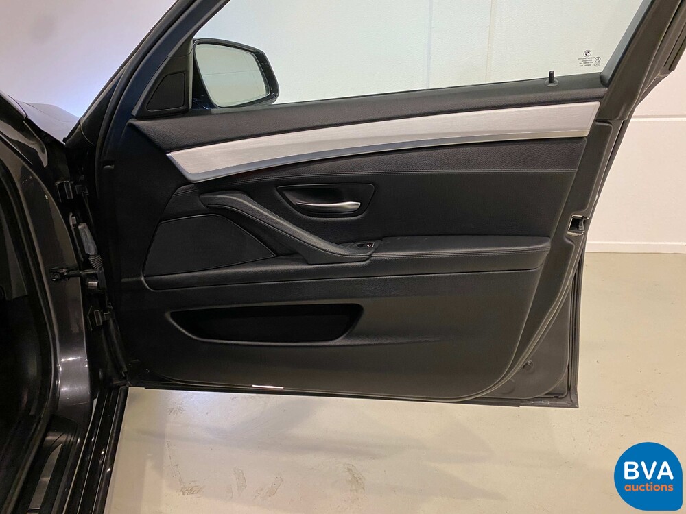 BMW 520i Touring M-Sport High Executive 5er 184pk 2012, TZ-432-N.