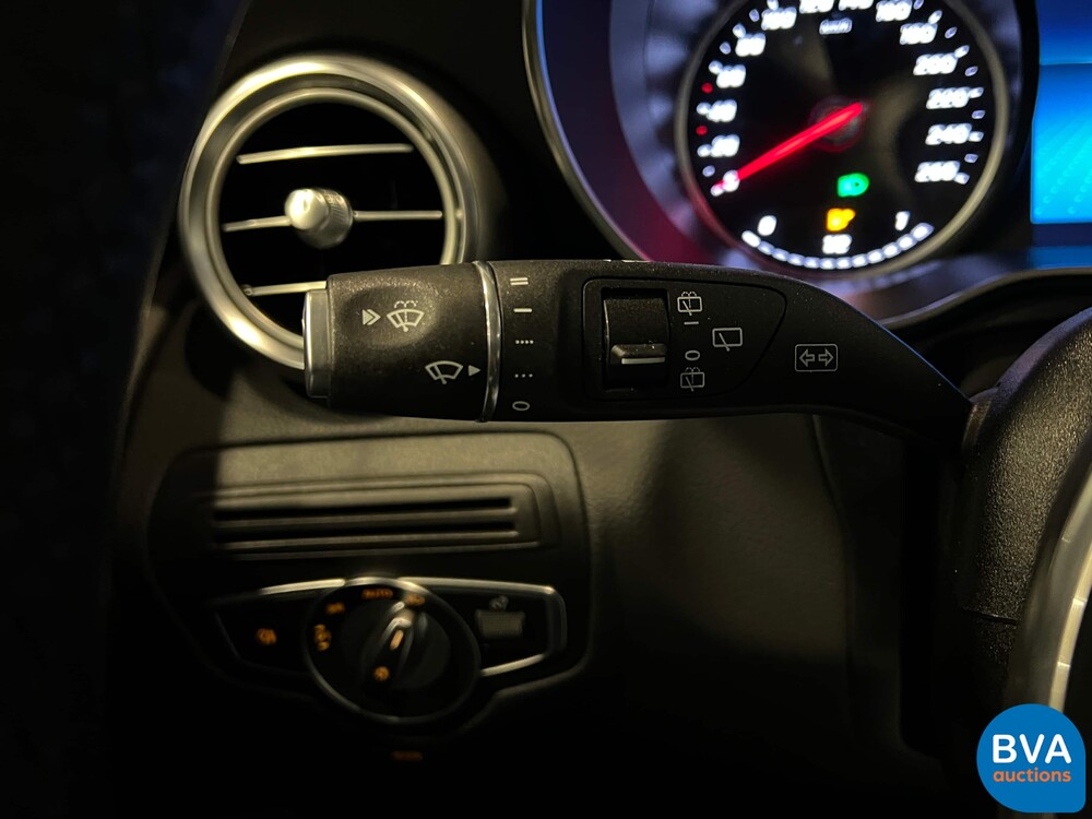 Mercedes-Benz GLC200 4MATIC 197 PS 2020, niederländische Zulassung.