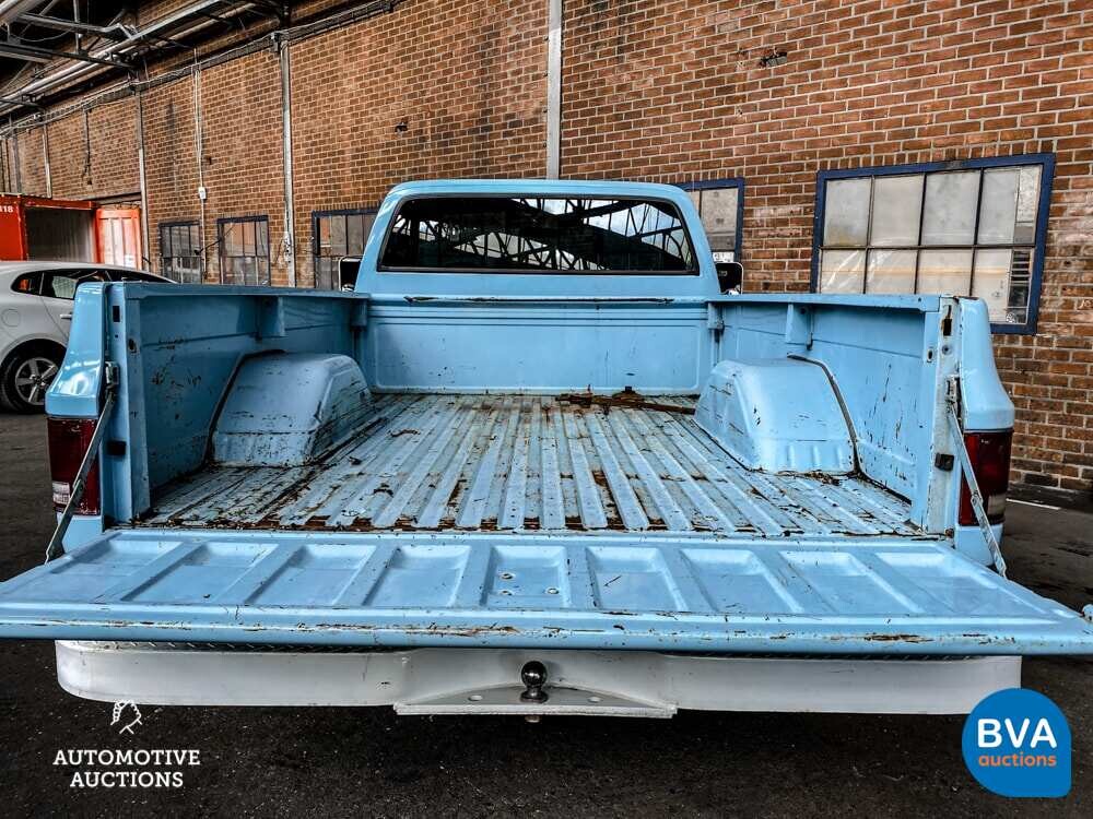Chevrolet C20 Pickup Deluxe 176 PS 1976.