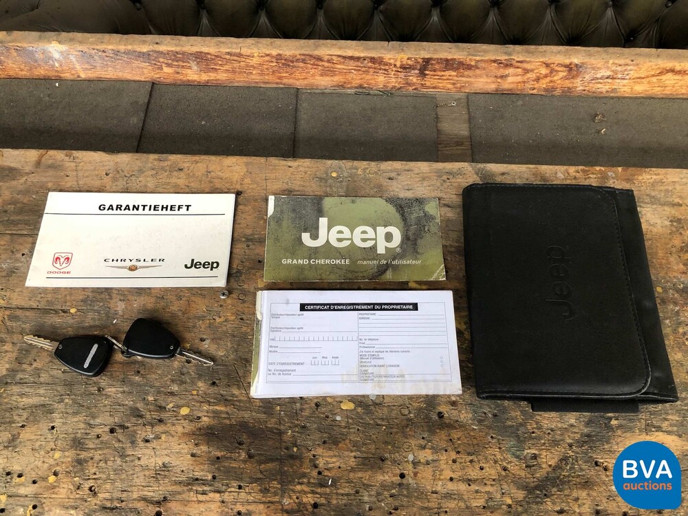 Jeep Grand Cherokee SRT6.1 V8 2007, graue Zulassung.