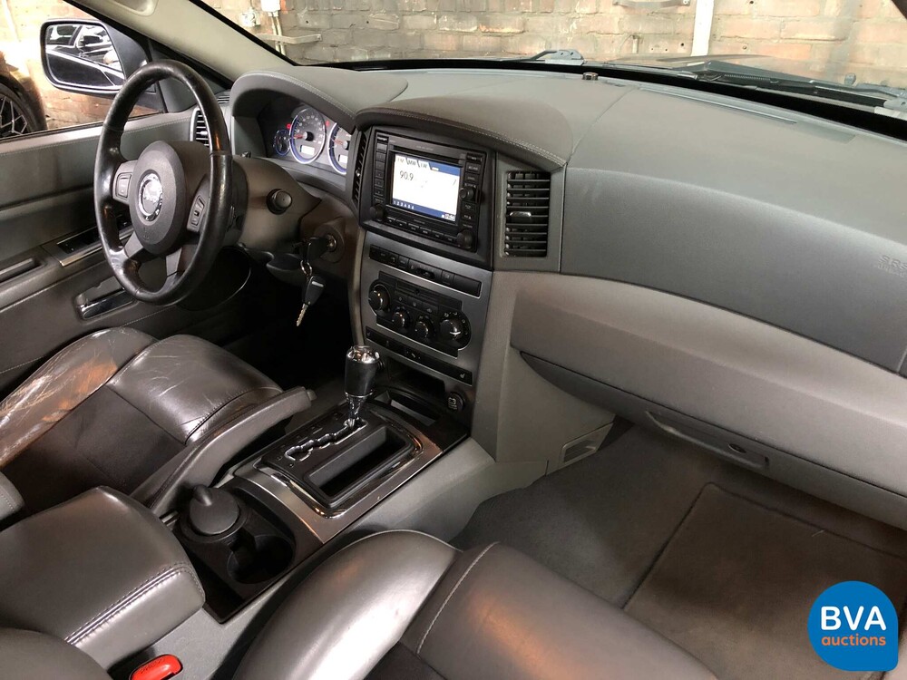 Jeep Grand Cherokee SRT6.1 V8 2007, graue Zulassung.