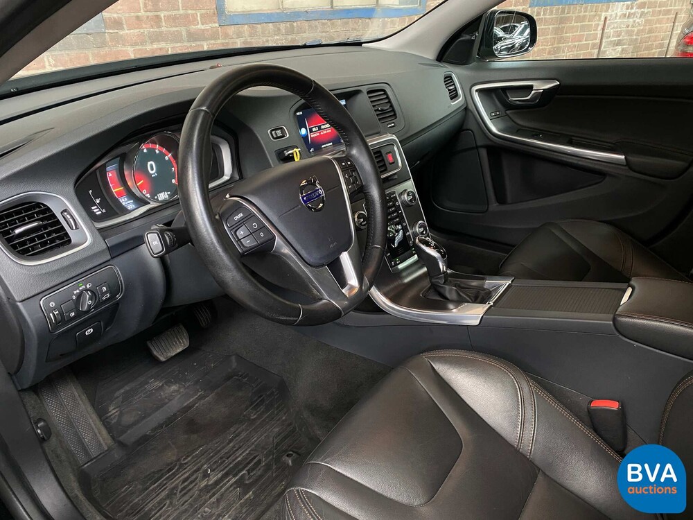 Volvo V60 2.5 T5 Cross Country 253 PS 2016, P-567-KV.