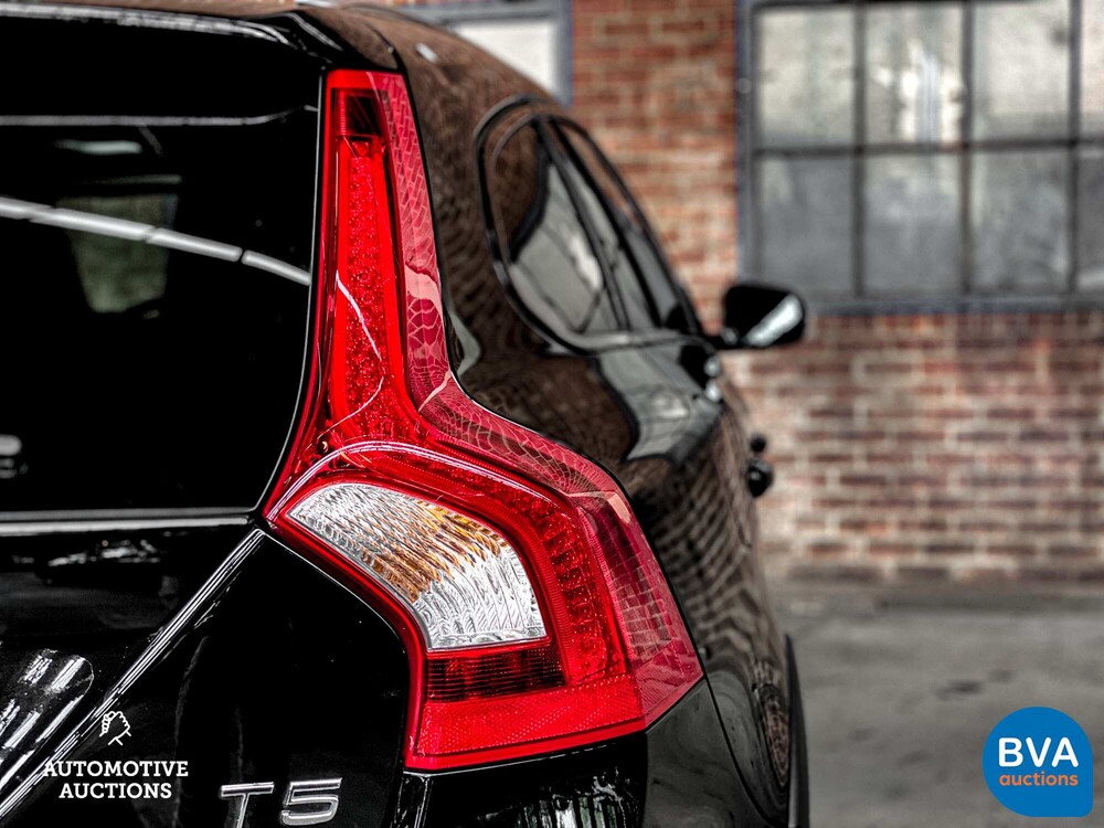 Volvo V60 2.5 T5 Cross Country 253 PS 2016, P-567-KV.