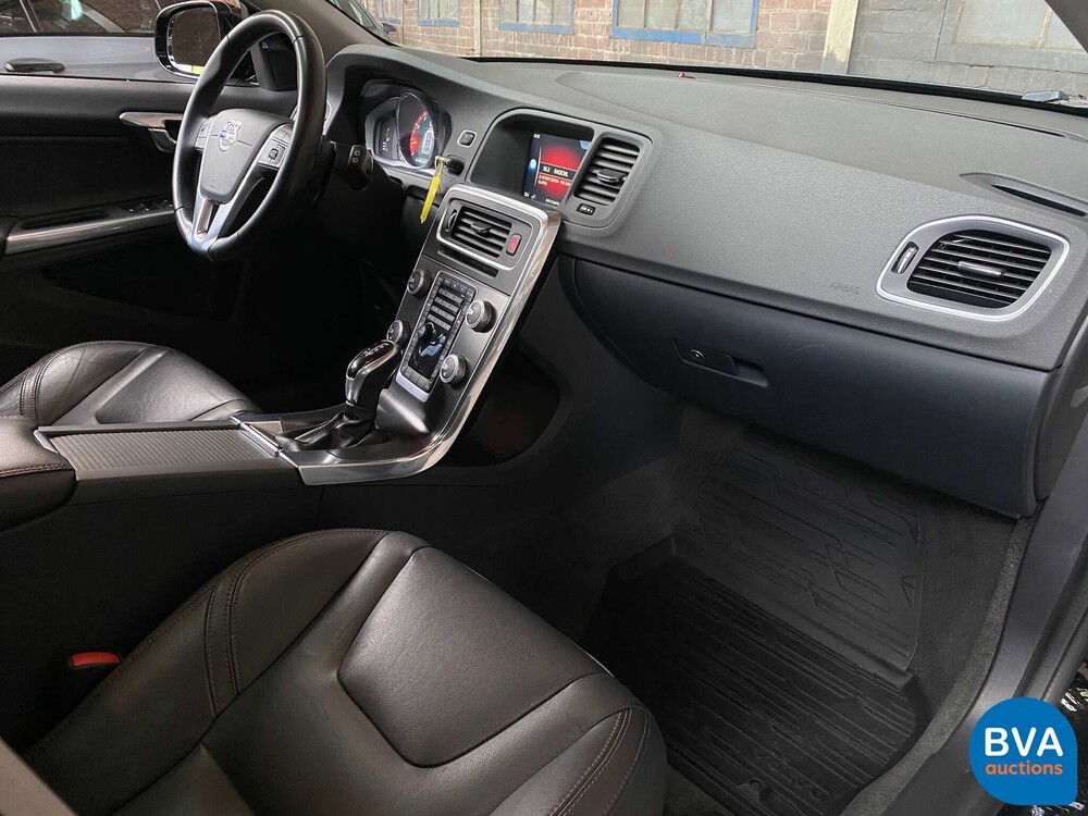 Volvo V60 2.5 T5 Cross Country 253 PS 2016, P-567-KV.
