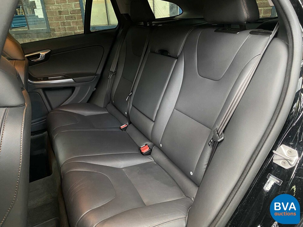 Volvo V60 2.5 T5 Cross Country 253 PS 2016, P-567-KV.