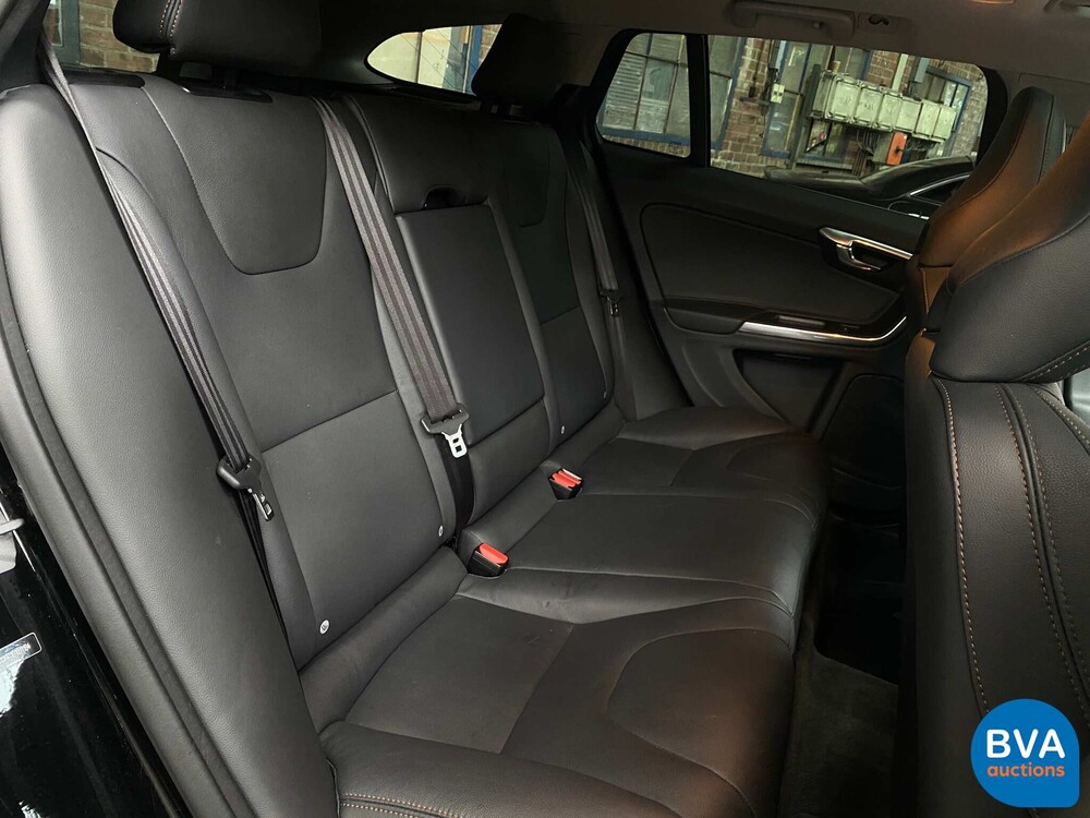 Volvo V60 2.5 T5 Cross Country 253 PS 2016, P-567-KV.