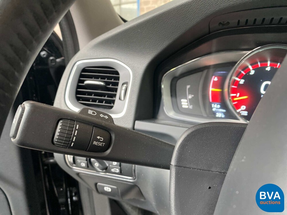 Volvo V60 2.5 T5 Cross Country 253 PS 2016, P-567-KV.