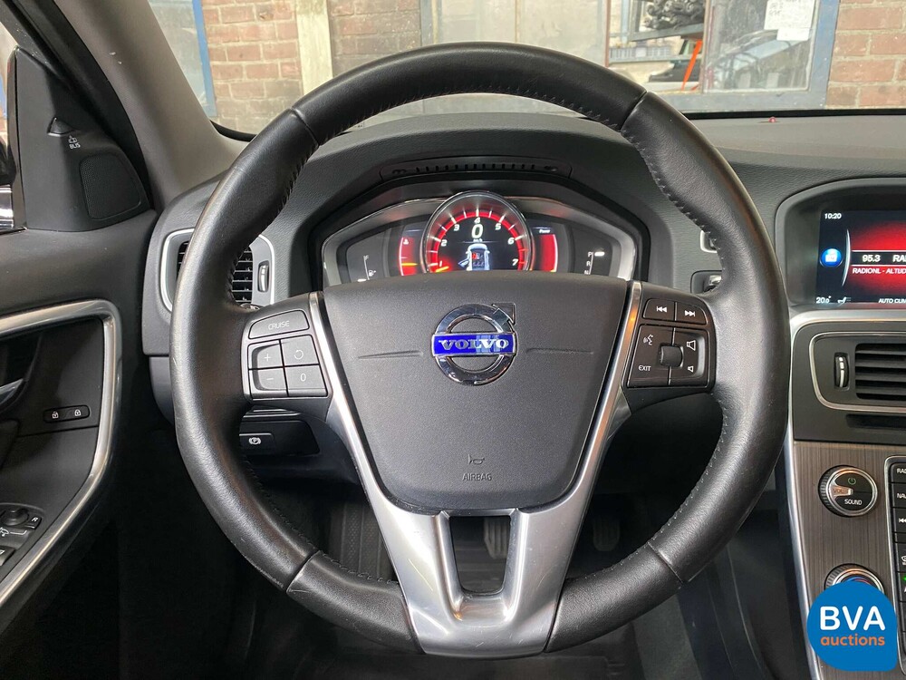 Volvo V60 2.5 T5 Cross Country 253 PS 2016, P-567-KV.
