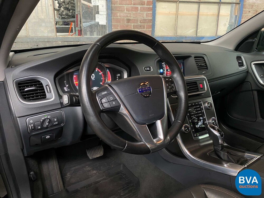 Volvo V60 2.5 T5 Cross Country 253 PS 2016, P-567-KV.