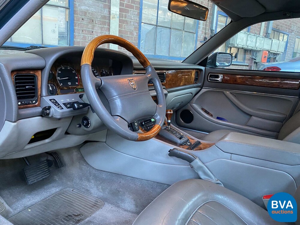 Jaguar Souverän 3.2 211PS 1996 -Org. NL-, NN-HV-09.