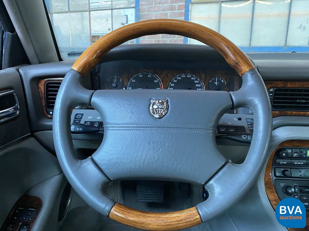 Jaguar Souverän 3.2 211PS 1996 -Org. NL-, NN-HV-09.
