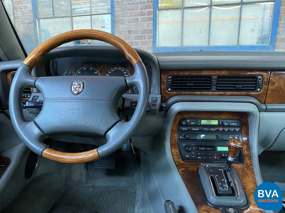 Jaguar Souverän 3.2 211PS 1996 -Org. NL-, NN-HV-09.