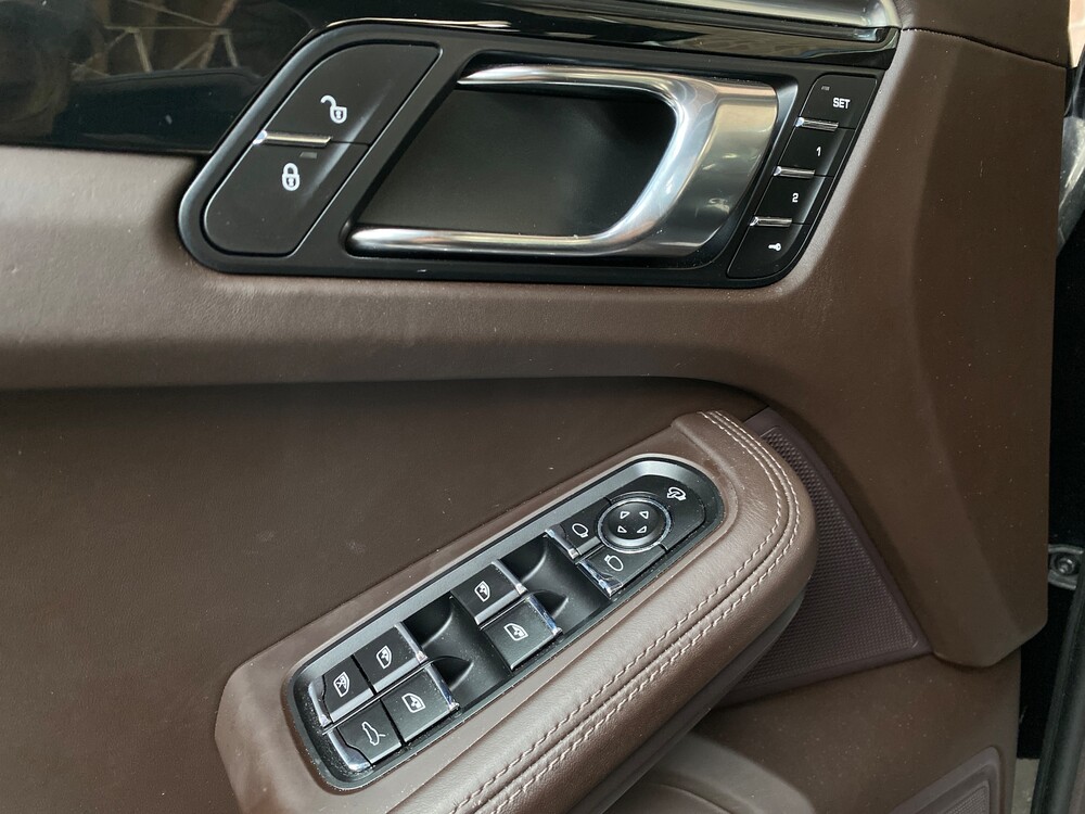 Porsche Macan 2.0 SportChrono 252pk 2016 -Org. NL-, KN-374-H.