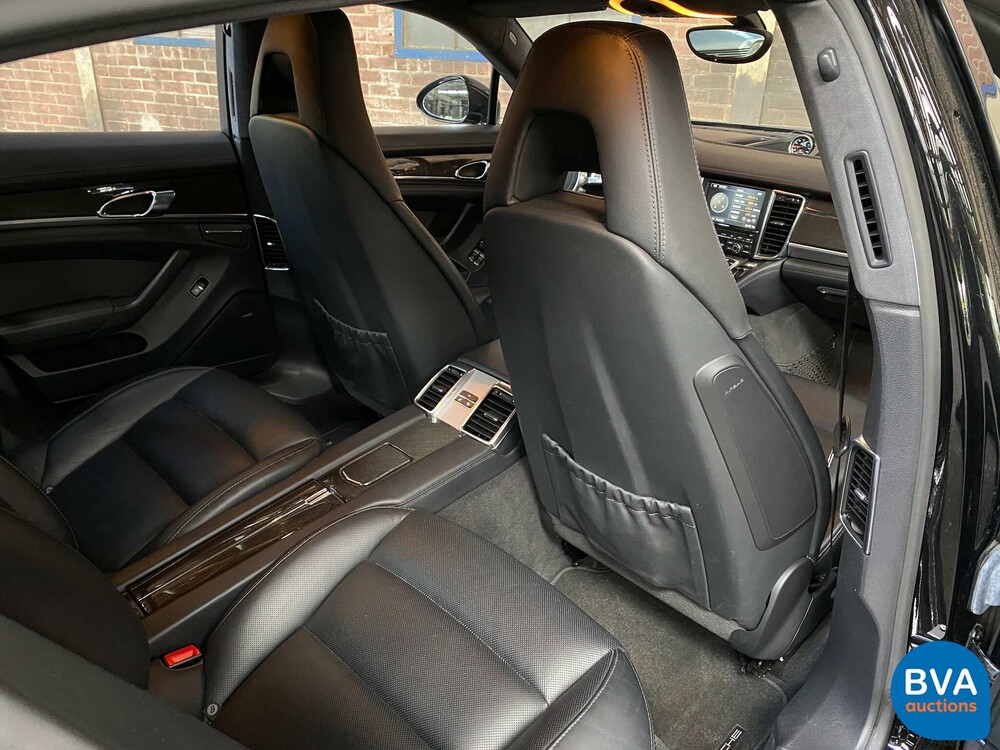 Porsche Panamera 4.8 Turbo S SportChrono 551 PS 2011, XJ-976-R.