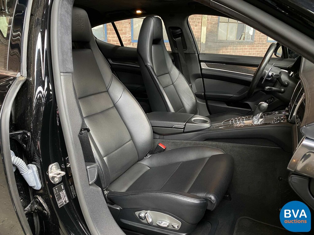 Porsche Panamera 4.8 Turbo S SportChrono 551 PS 2011, XJ-976-R.