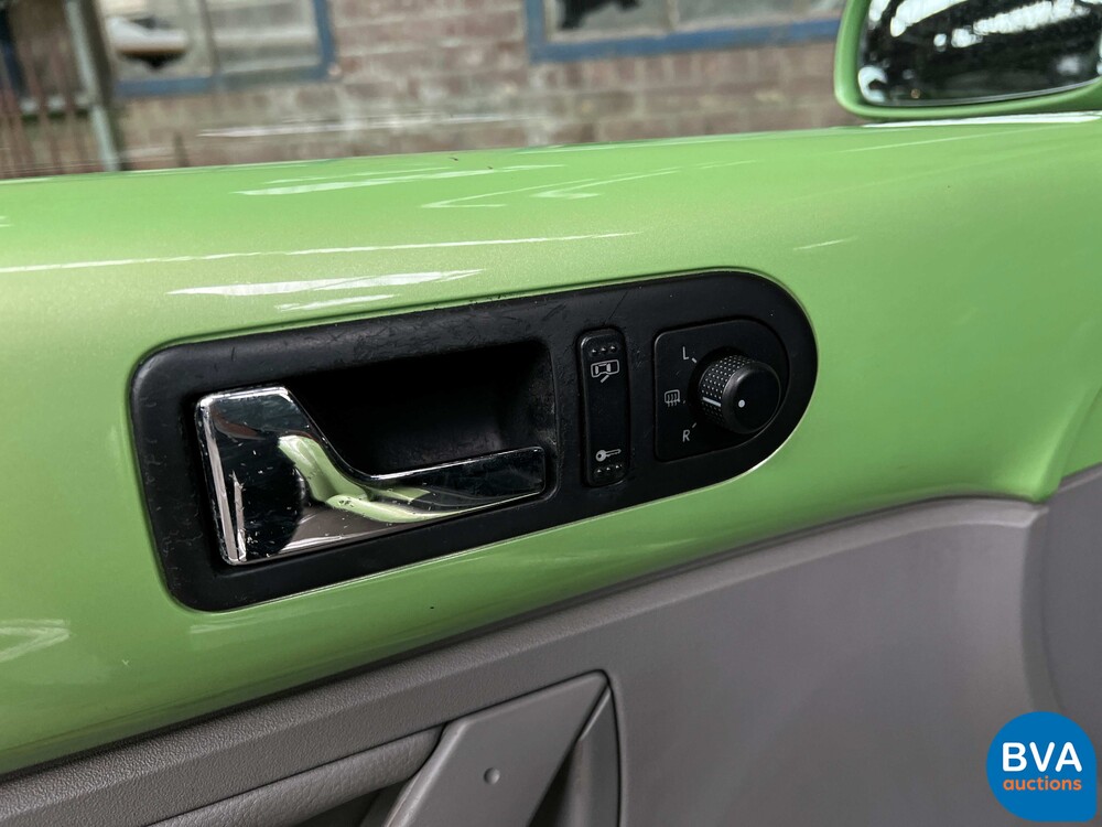 Volkswagen New Beetle Cabrio 2.0 Turin Comfort 116pk 2005 -Org. NL-, 04-RH-NG.