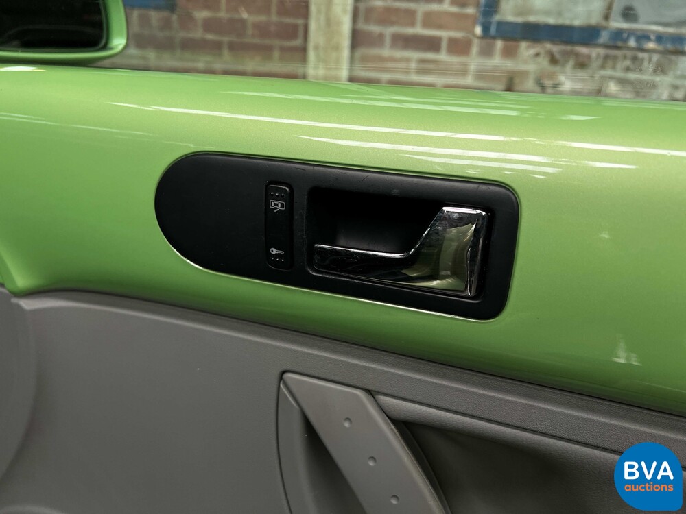 Volkswagen New Beetle Cabrio 2.0 Turin Comfort 116pk 2005 -Org. NL-, 04-RH-NG.