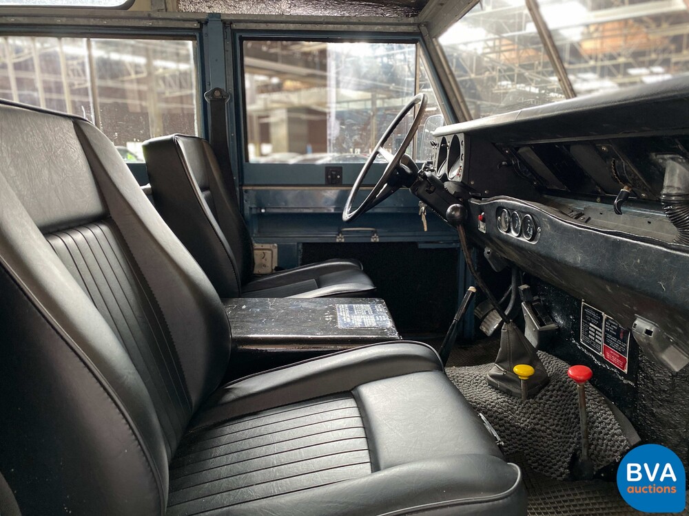 Land Rover 109 82pk 1977