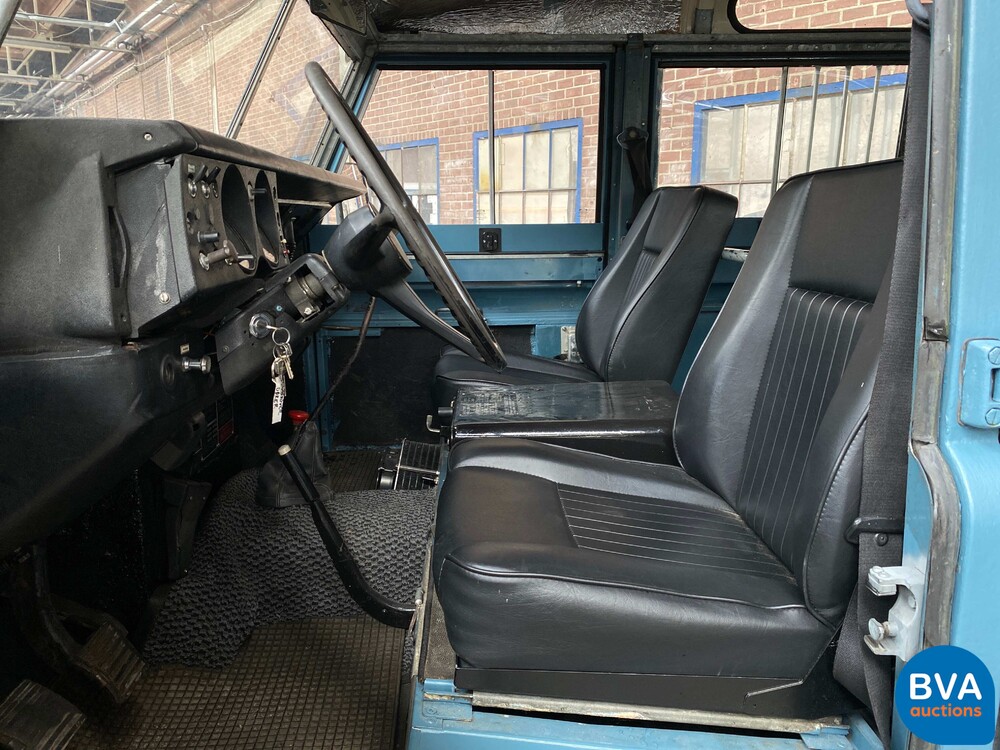 Land Rover 109 82pk 1977