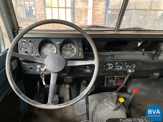 Land Rover 109 82pk 1977