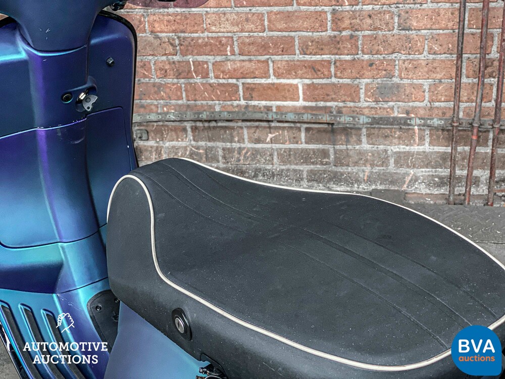 *CUSTOM COLOR* Piaggio Vespa Sprint 25km 4-takt, F-452-TT