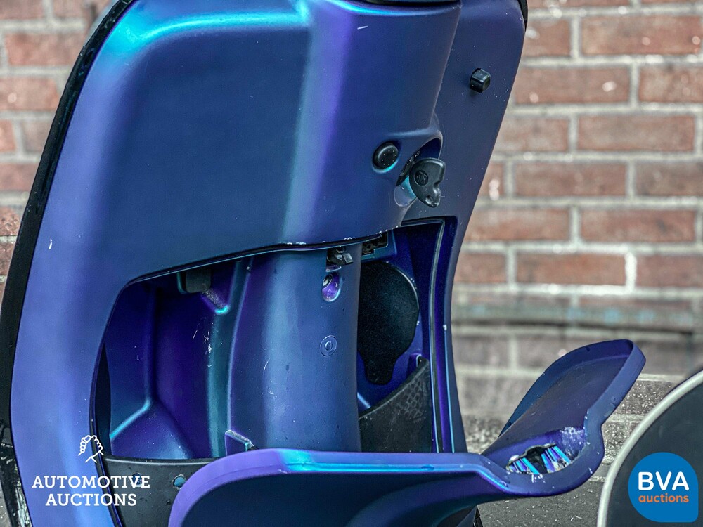 *CUSTOM COLOR* Piaggio Vespa Sprint 25km 4-takt, F-452-TT