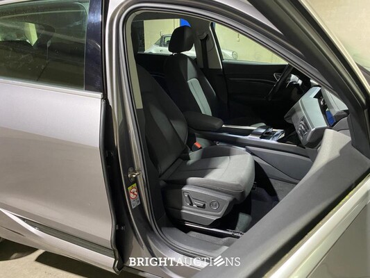 Audi e-tron 50 Quattro Launch Edition 71 kWh 313pk 2020 (Origineel-NL & 1e Eigenaar), J-980-HF