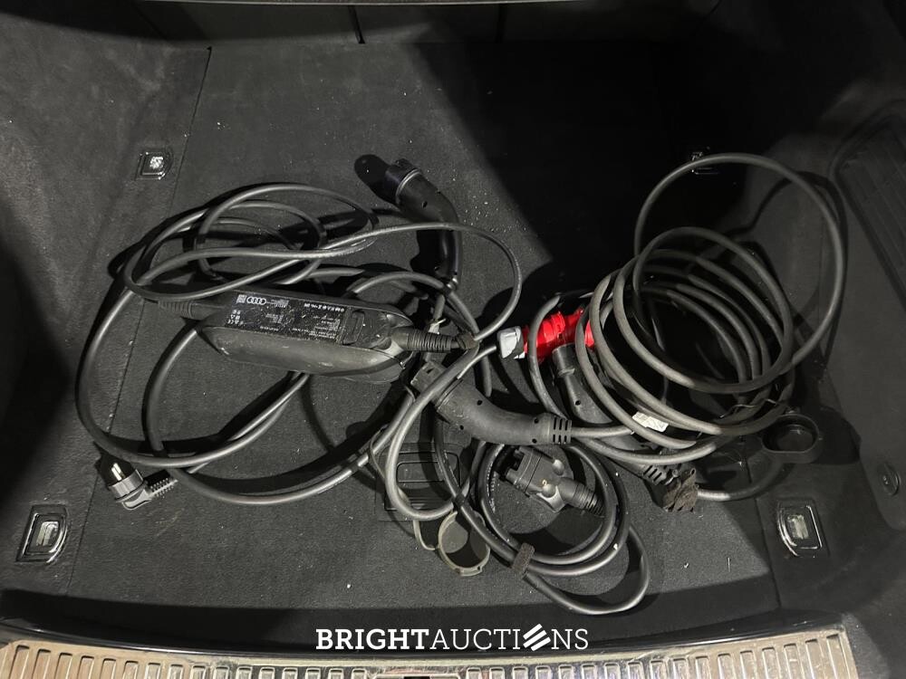 Audi e-tron 55 Quattro 95 kWh 360pk 2019 (Origineel-NL), G-426-HT