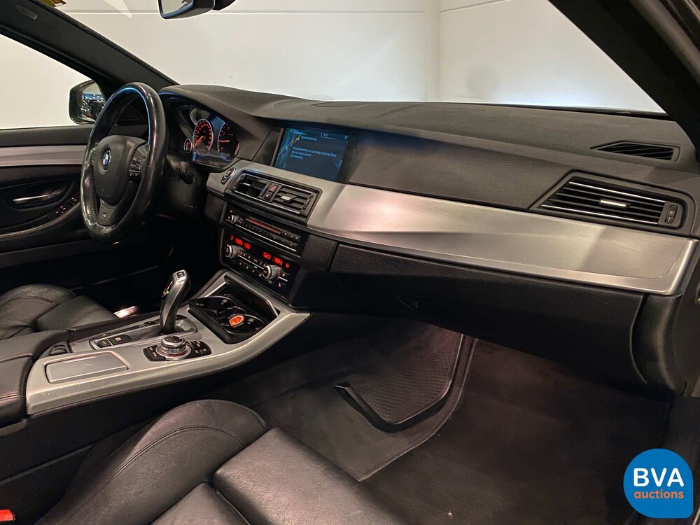 BMW 520i Touring M-Sport High Executive 5-Series 184pk 2012, TZ-432-N.