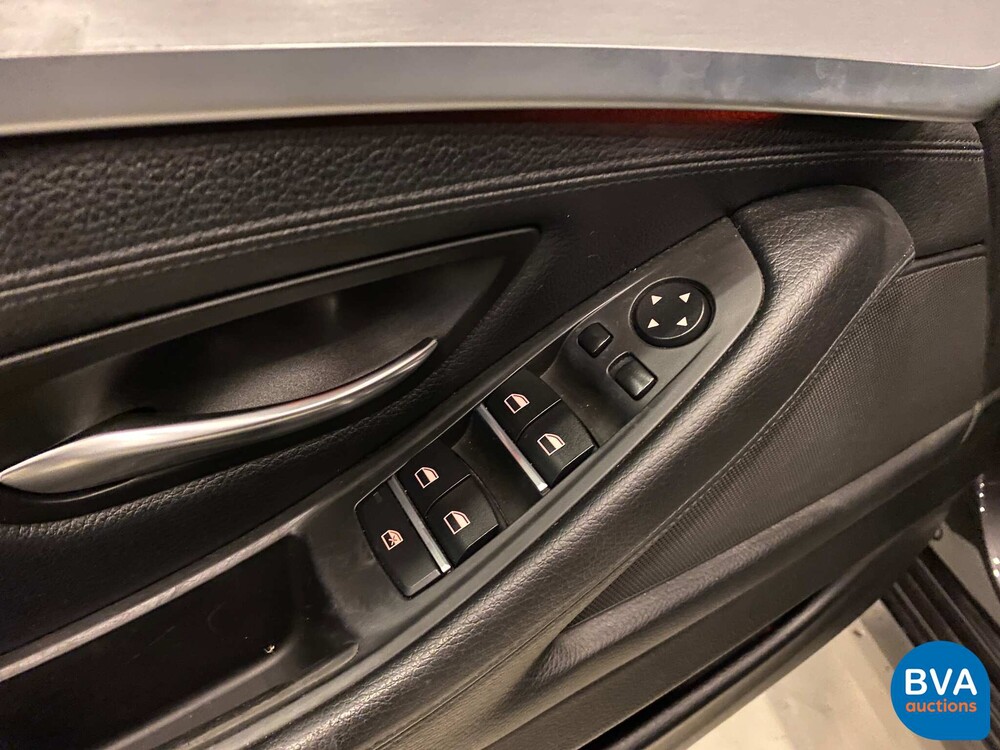 BMW 520i Touring M-Sport High Executive 5-Series 184pk 2012, TZ-432-N.