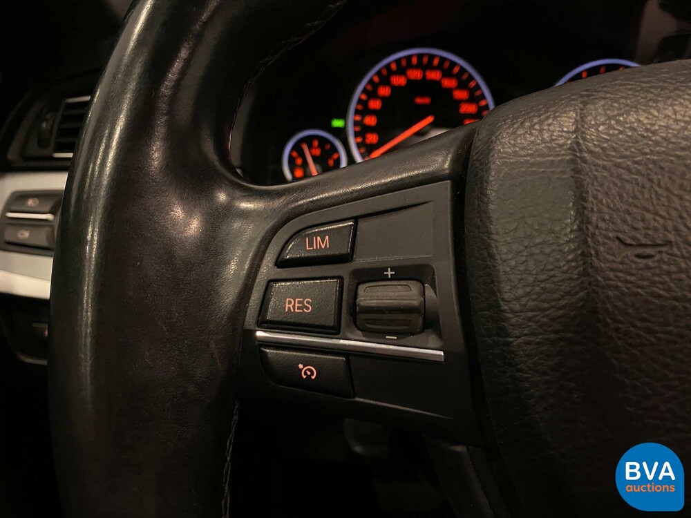 BMW 520i Touring M-Sport High Executive 5-Series 184pk 2012, TZ-432-N.